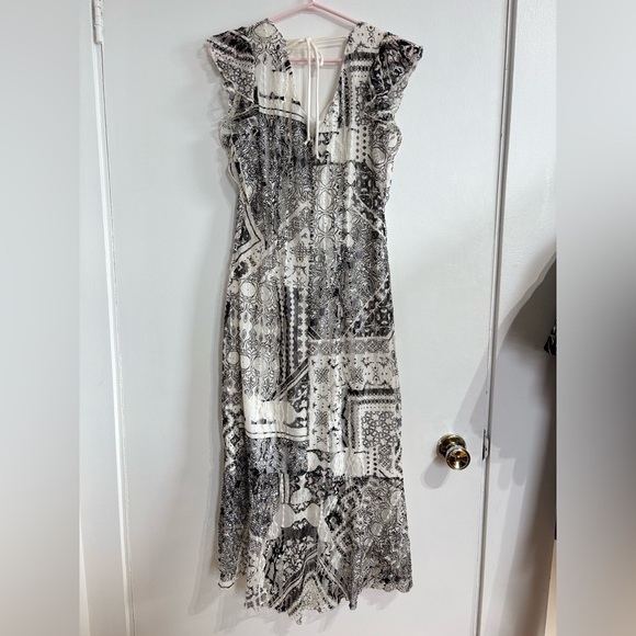 🎉4/30$🎉 Simon Chang Black and White Lace Patterned Maxi Dress🤍 - Picture 4 of 4